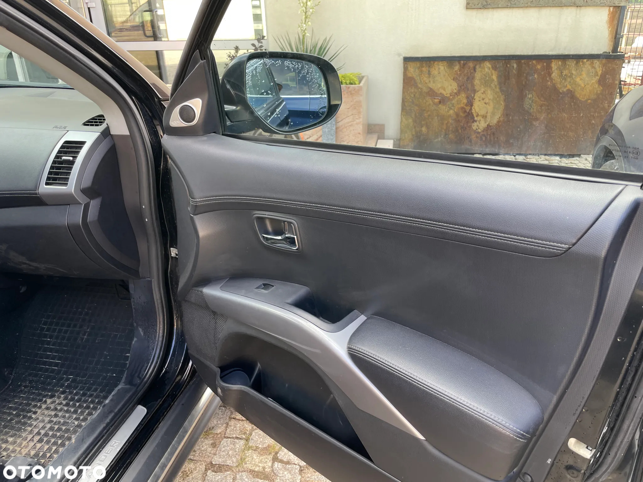 Mitsubishi Outlander 2.0 DID Instyle NAVI - 10