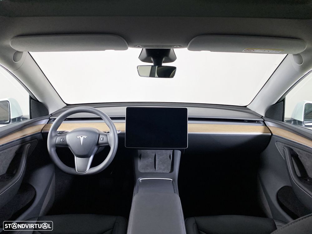 Tesla Model Y Standard RWD - 15
