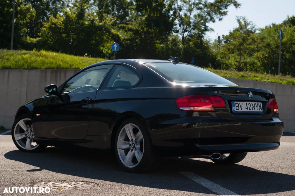 BMW Seria 3 320i Aut. - 25