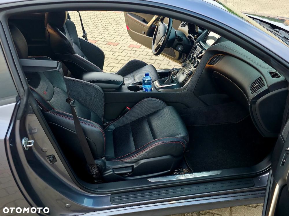 Hyundai Genesis Coupe 3.8 V6 - 10