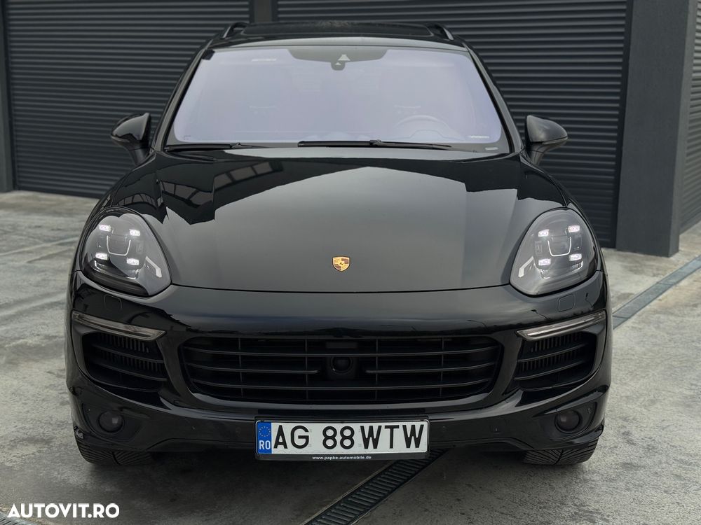 Porsche Cayenne - 1