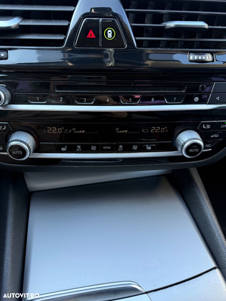 BMW Seria 5 520d Aut. Luxury Line - 13