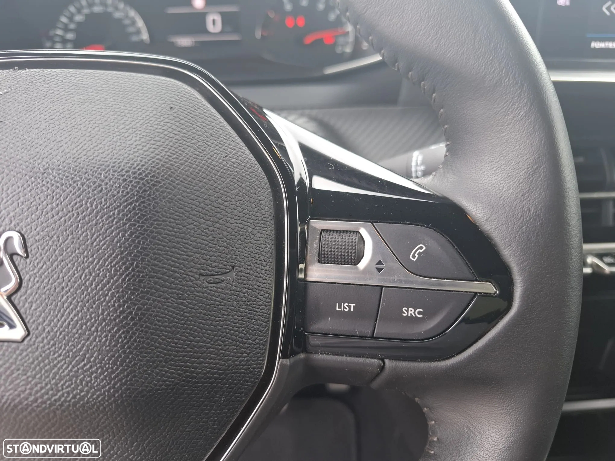 Peugeot 2008 1.2 PureTech Allure Pack - 26
