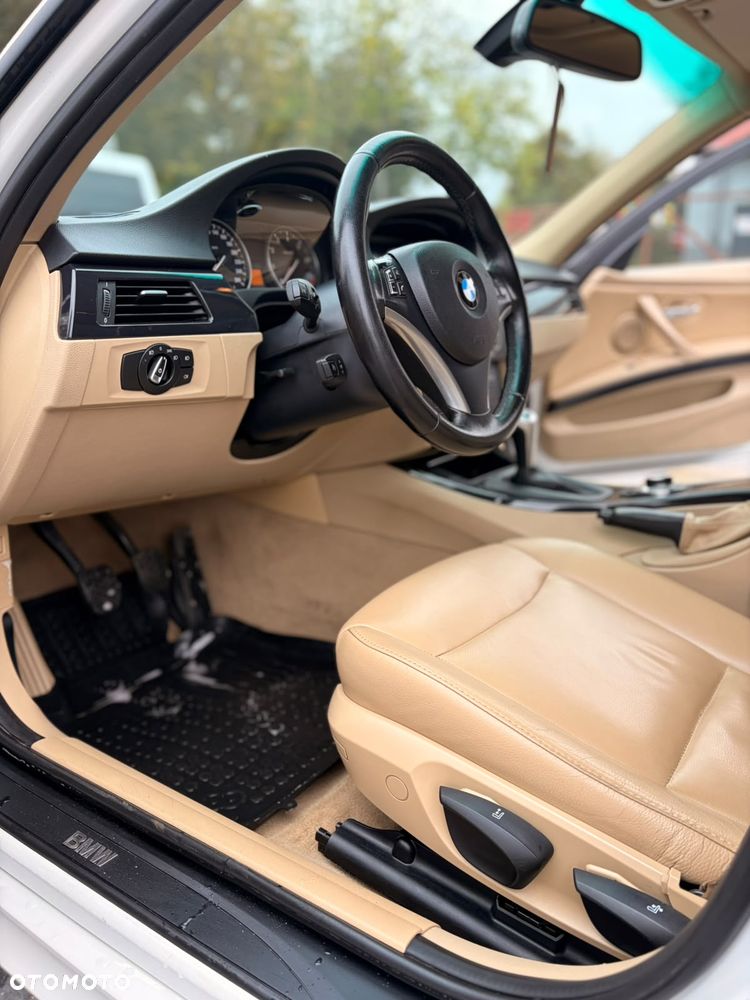 BMW Seria 3 320i - 30