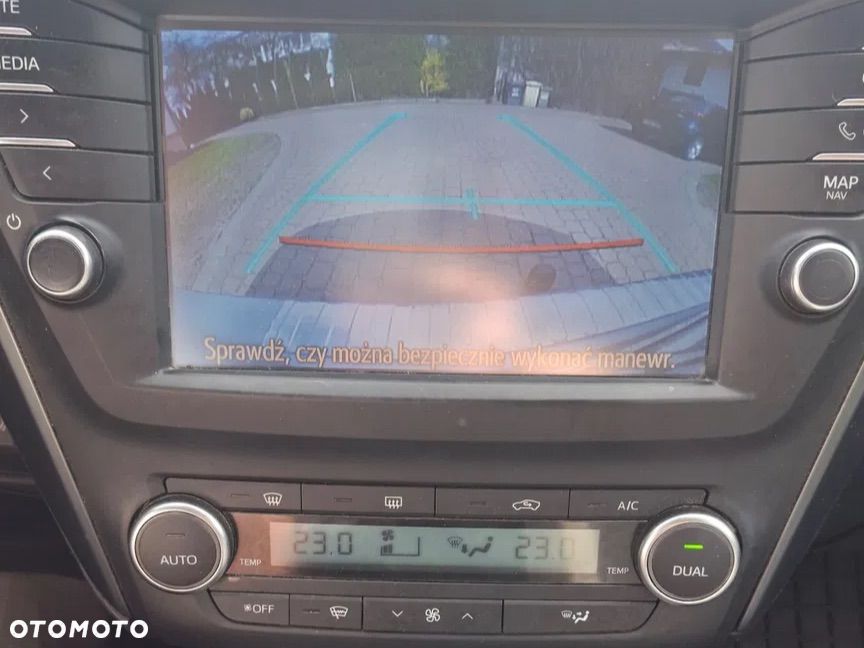 Toyota Avensis 2.0 D-4D Selection - 8