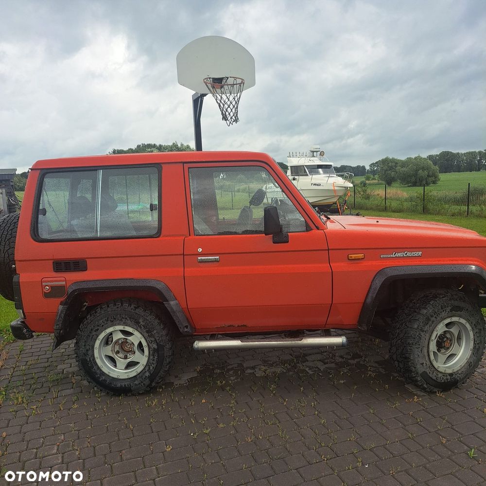 Toyota Land Cruiser RJ70 - 4