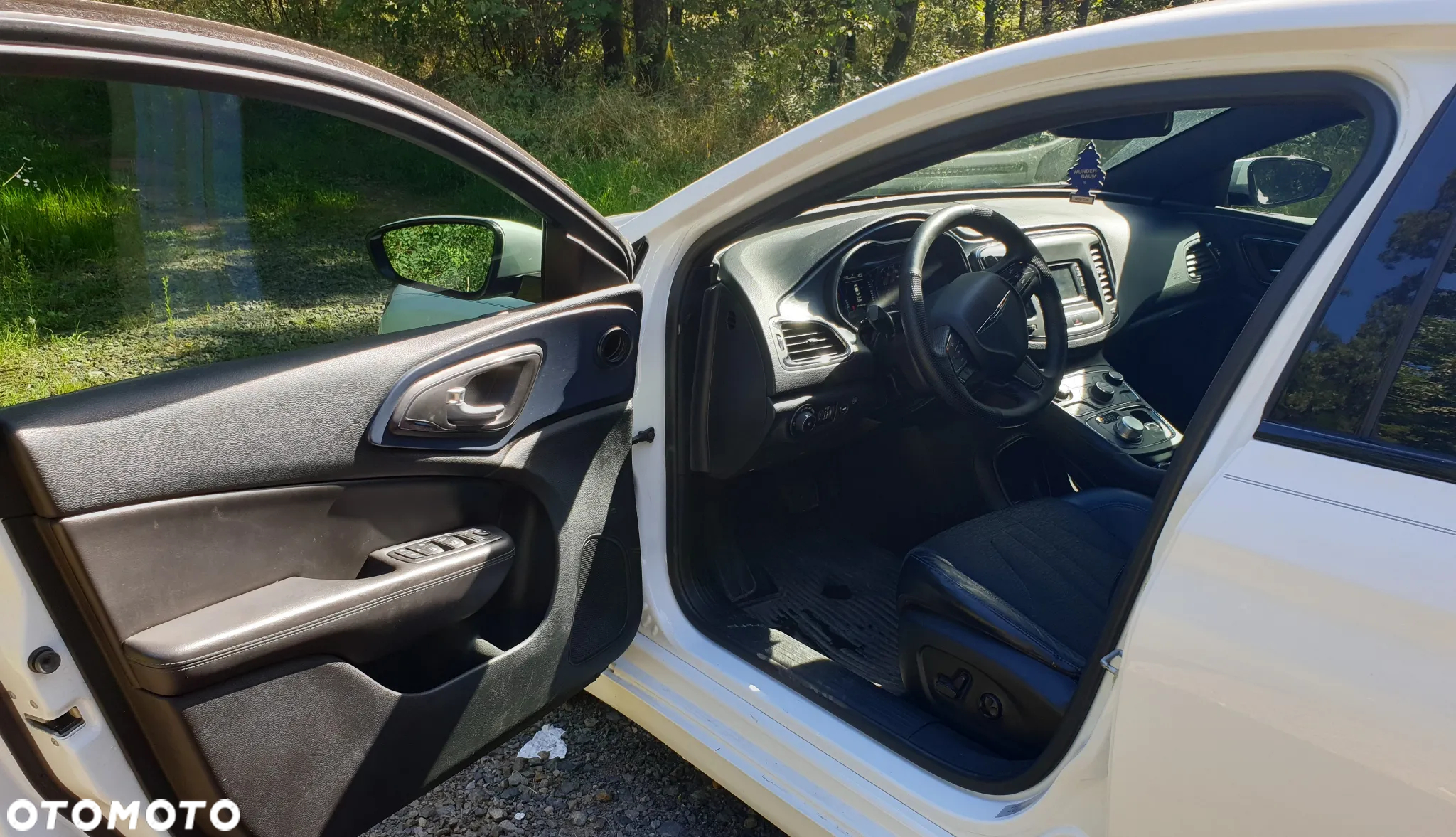Chrysler 200 - 9