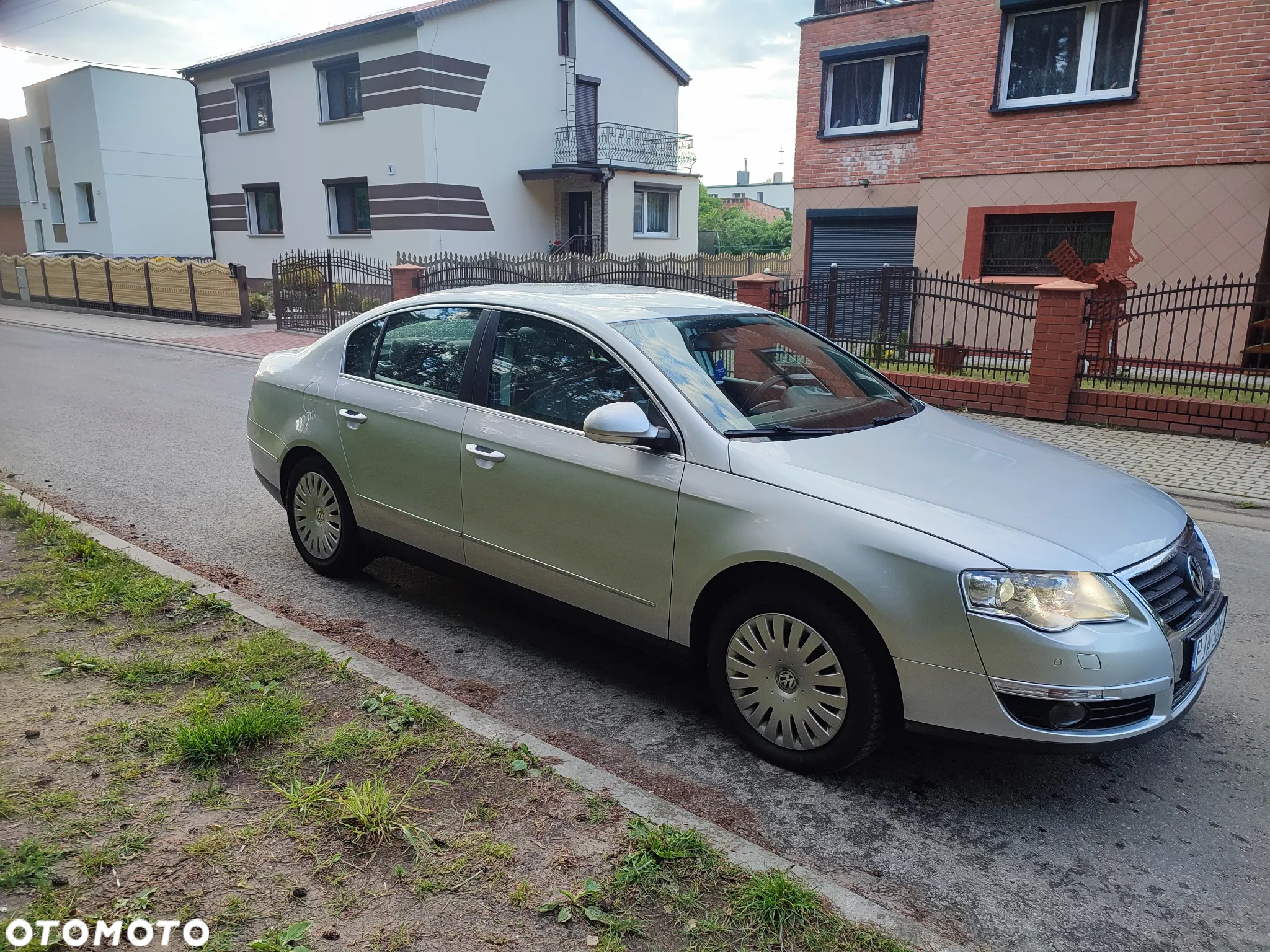 Volkswagen Passat 1.6 FSI Sportline - 3