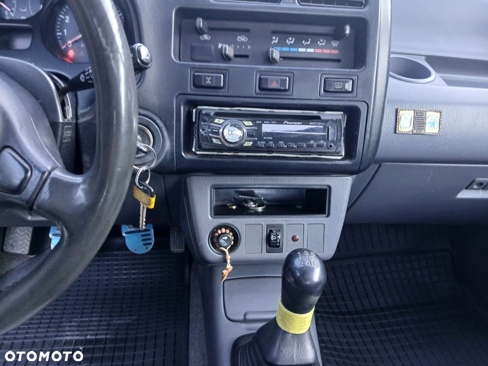 Toyota RAV4 2.0 - 8