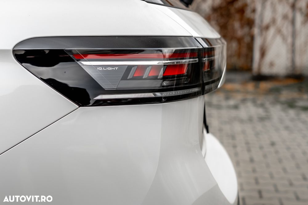 Volkswagen Passat Variant 2.0 TDI SCR DSG Elegance - 23