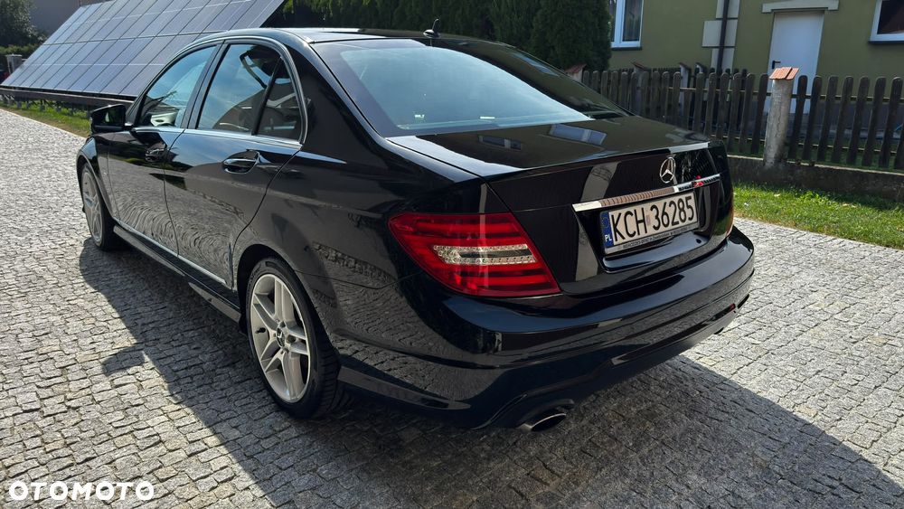 Mercedes-Benz Klasa C 180 CGI BlueEff Avantgarde - 4