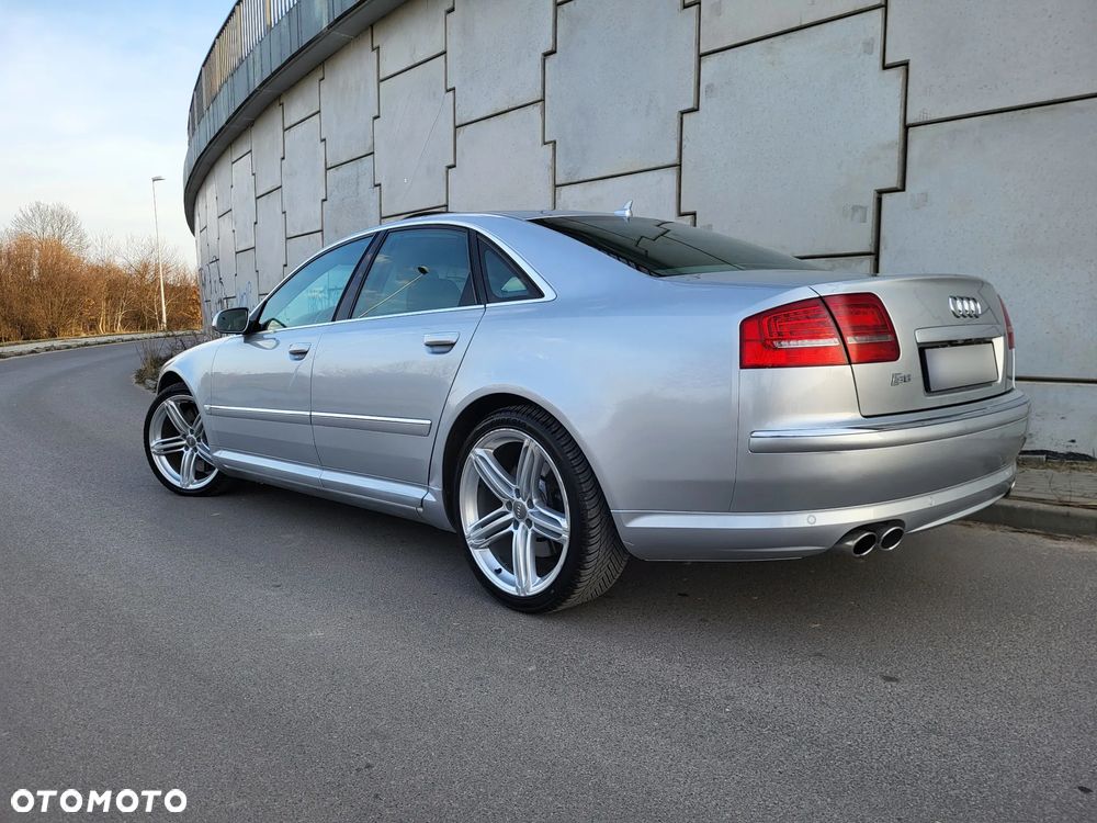 Audi S8 - 6