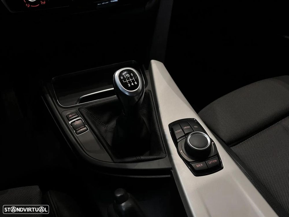 BMW 318 d Line Sport - 15