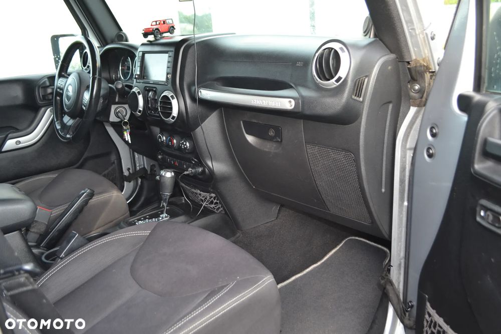 Jeep Wrangler 3.6 Unlim Black Edition II - 9