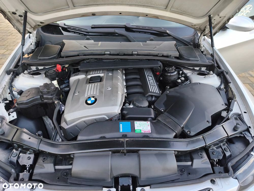 BMW Seria 3 330i - 31