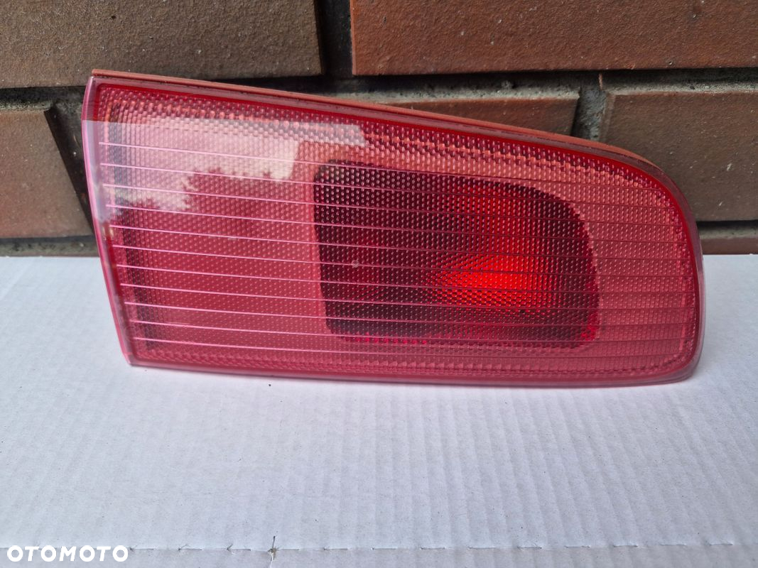 MAZDA II 2 DY LAMPA LEWA TYŁ TYLNA W KLAPĘ EUROPA - 2