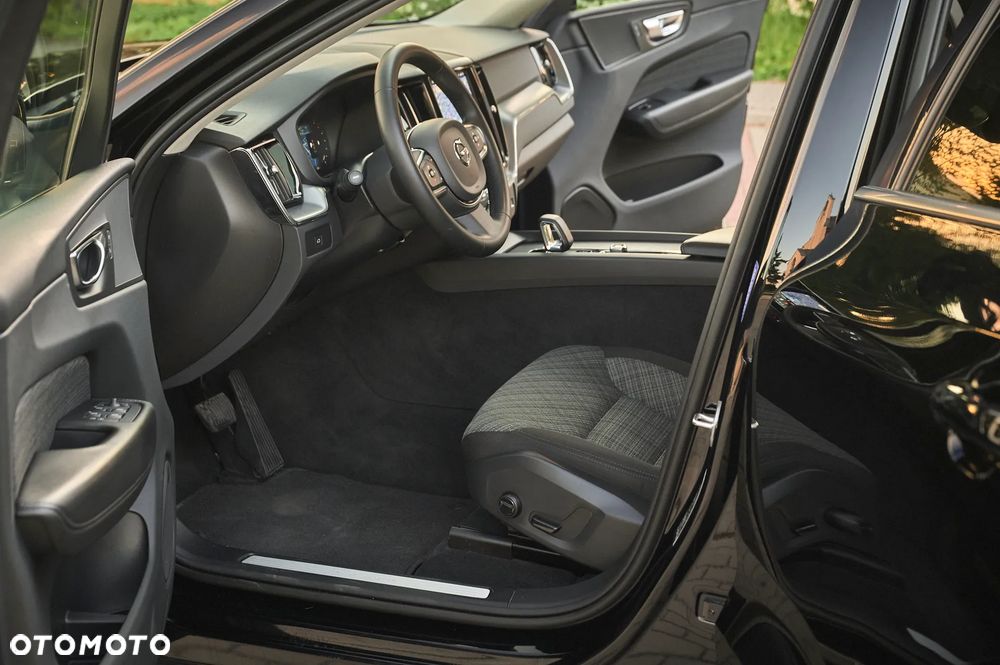 Volvo XC 60 B4 D AWD Momentum Pro - 25