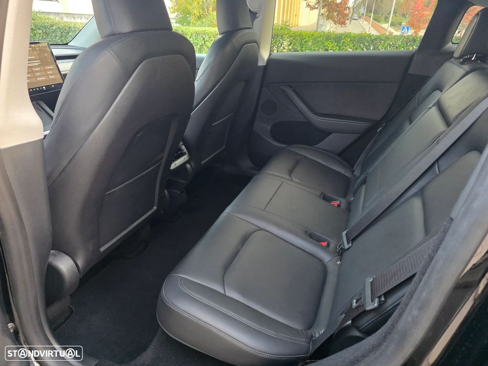 Tesla Model Y Long Range Dual Motor AWD - 6