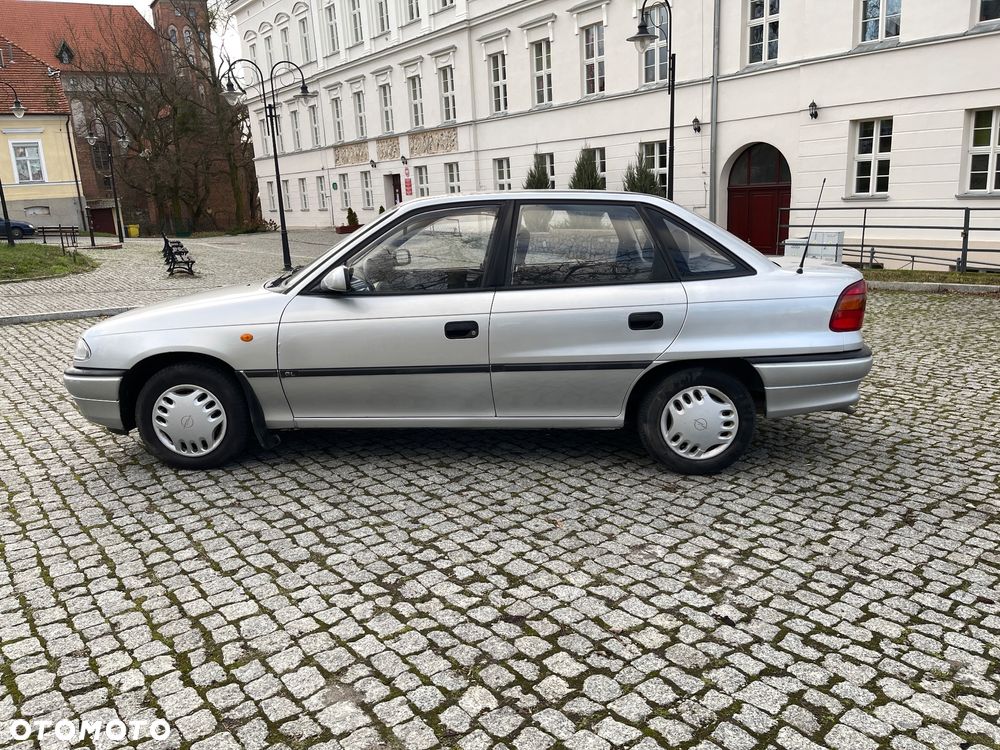Opel Astra 1.4 GL - 29
