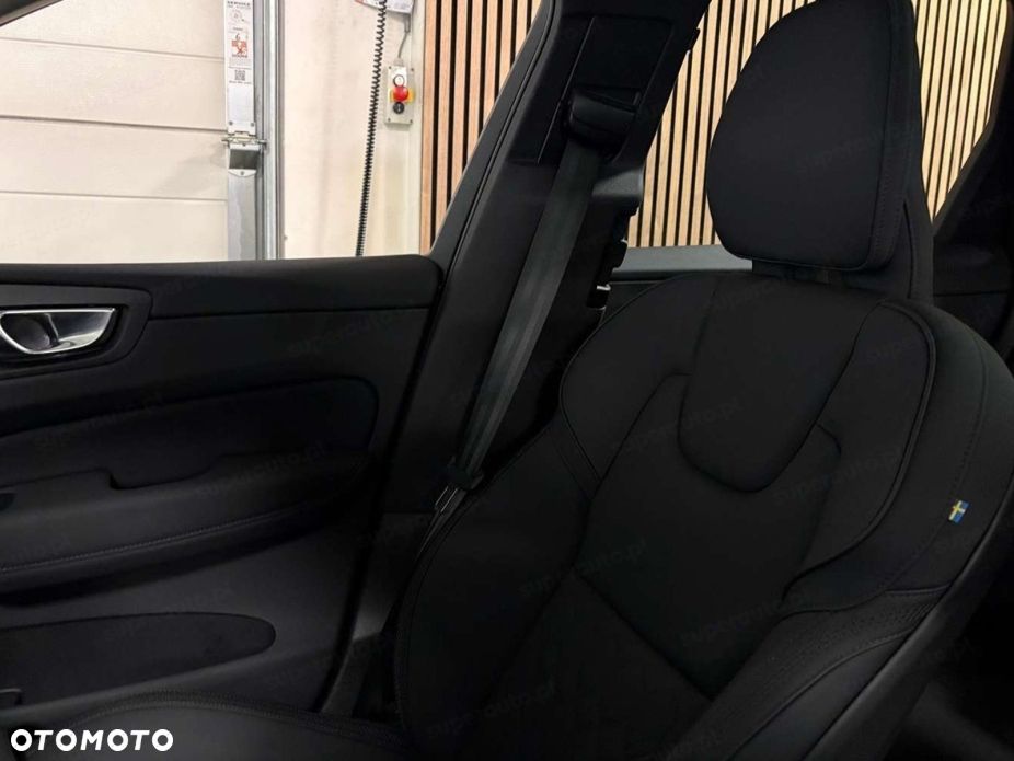 Volvo XC 60 B5 B AWD Plus Dark - 15