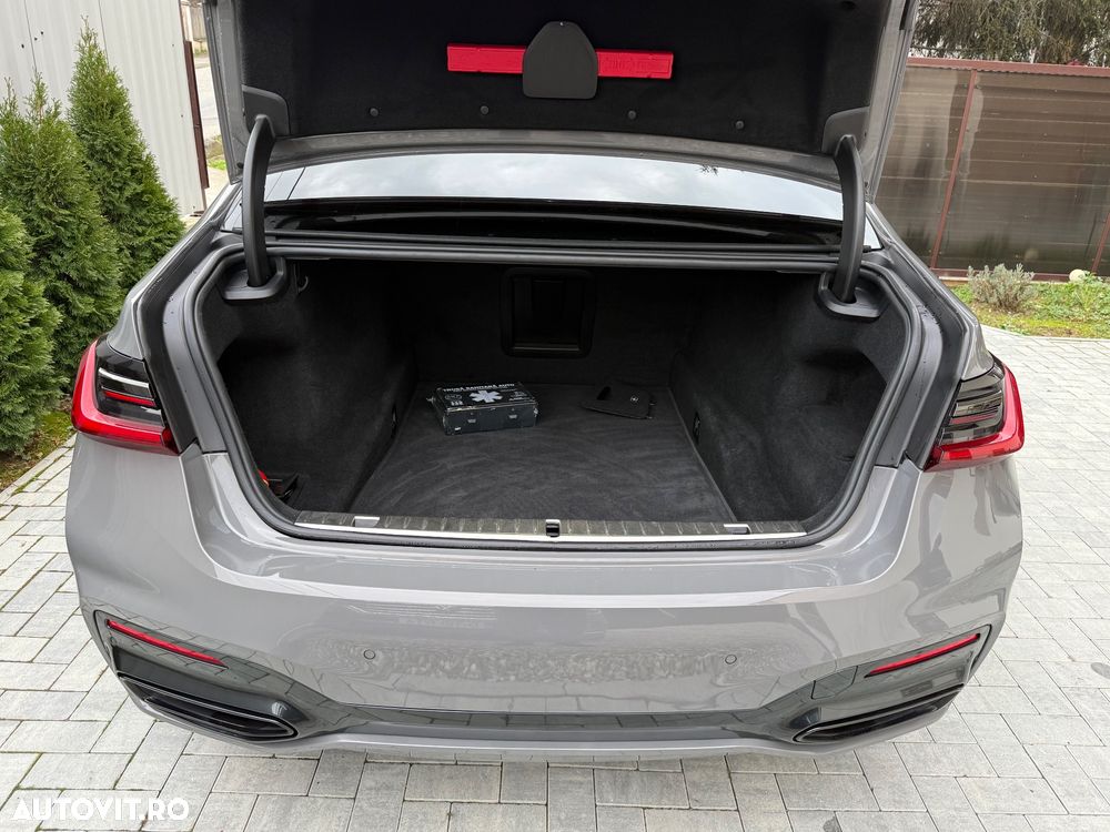 BMW Seria 7 730d xDrive MHEV - 29
