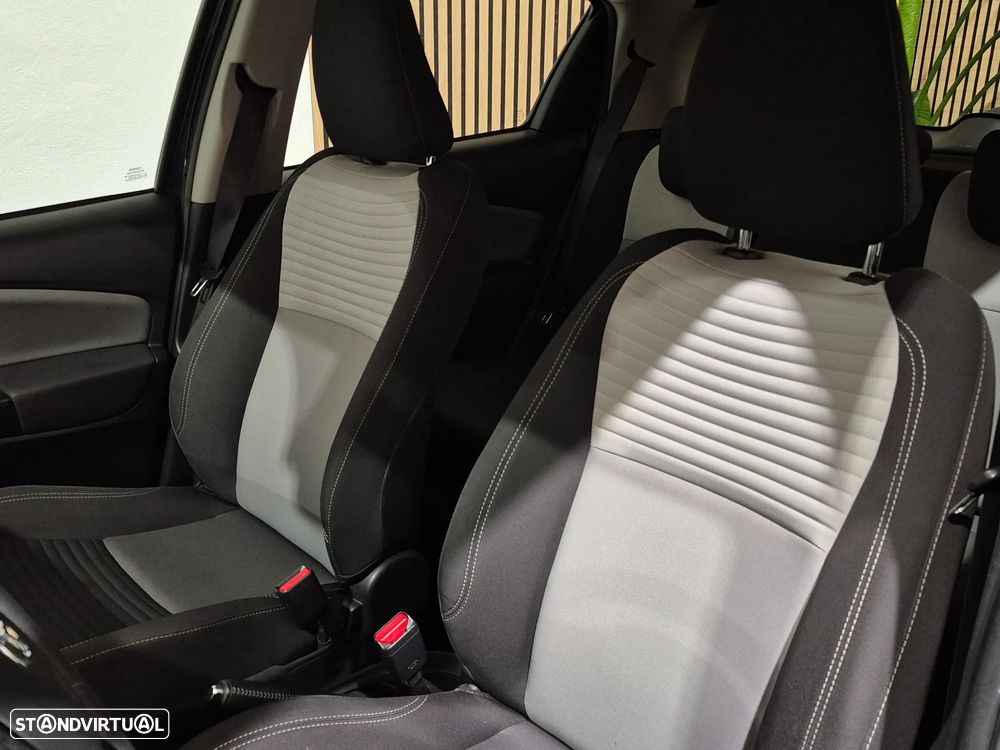 Toyota Yaris 1.5 HSD Comfort +P.Style+P.Techno - 31