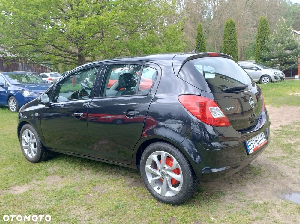 Opel Corsa 1.4 16V Cosmo - 11