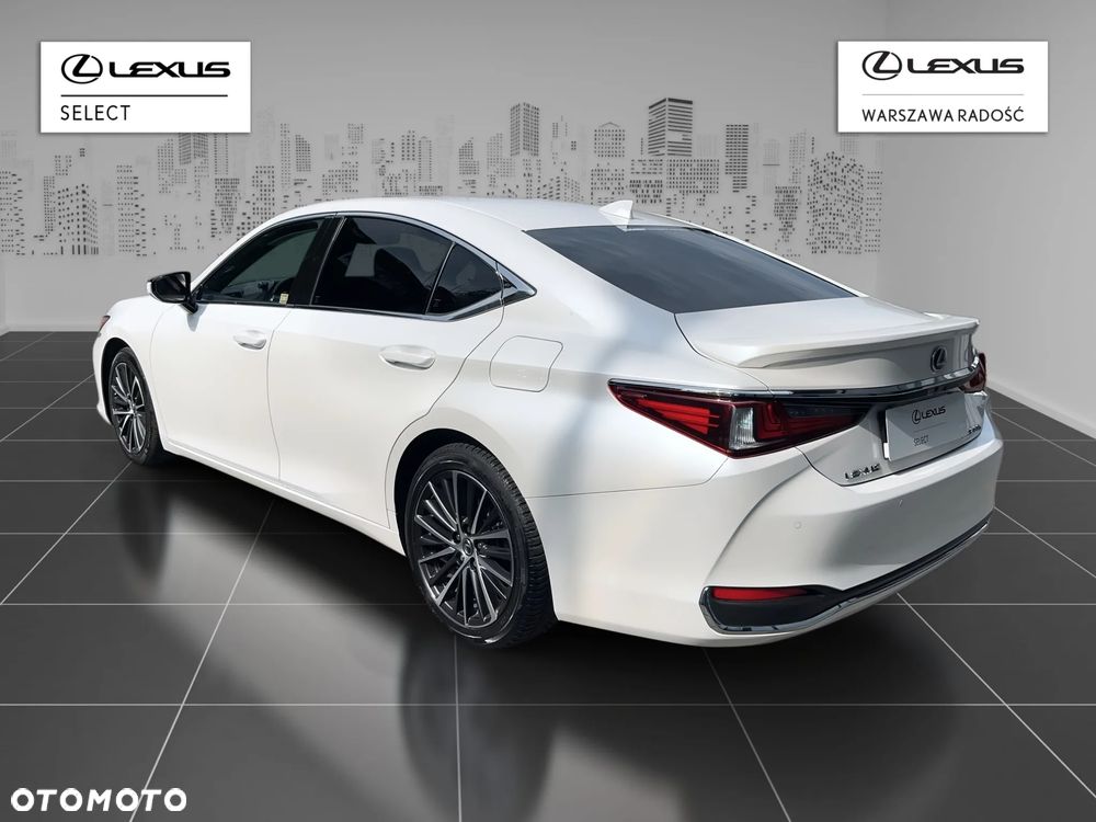 Lexus ES 300h Business Edition - 4