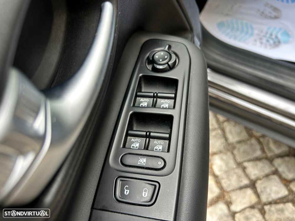 Jeep Renegade 1.0 T Limited - 18