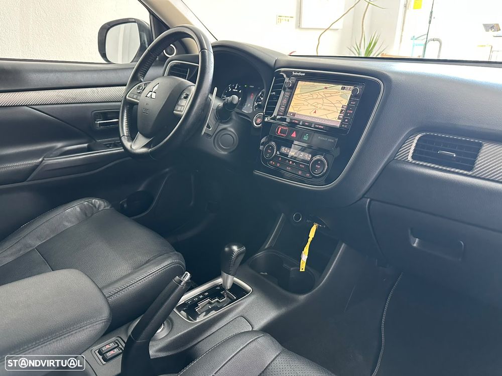 Mitsubishi Outlander 2.2 DI-D 4WD Auto Instyle - 34