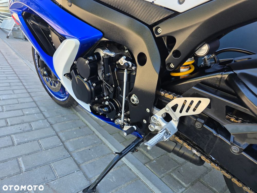 Suzuki GSX-R - 25