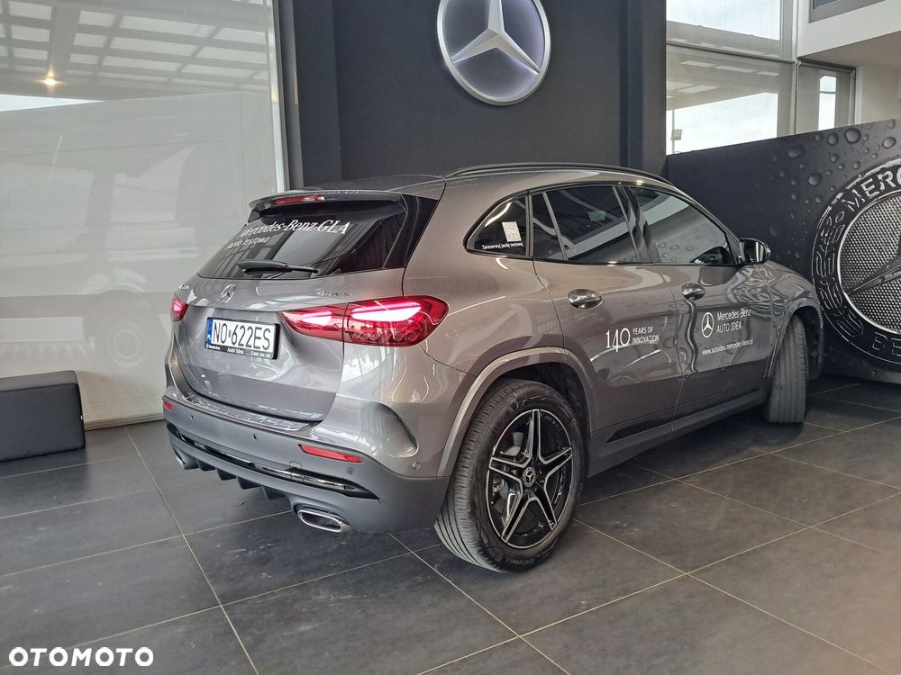 Mercedes-Benz GLA - 21
