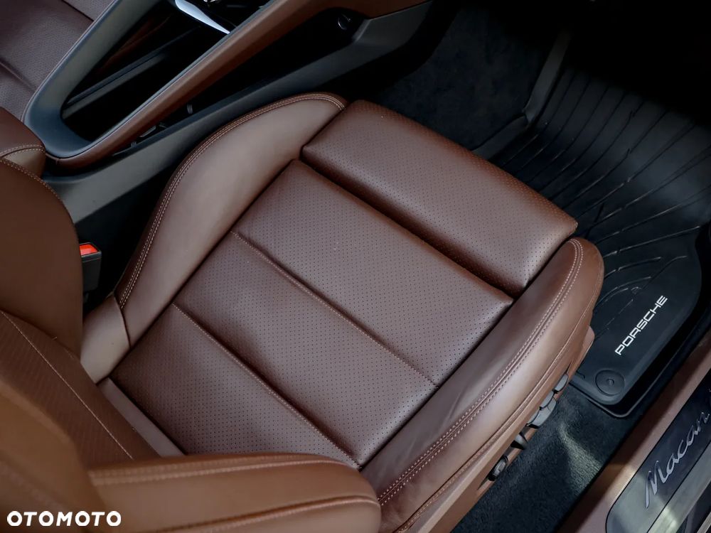 Porsche Macan - 24