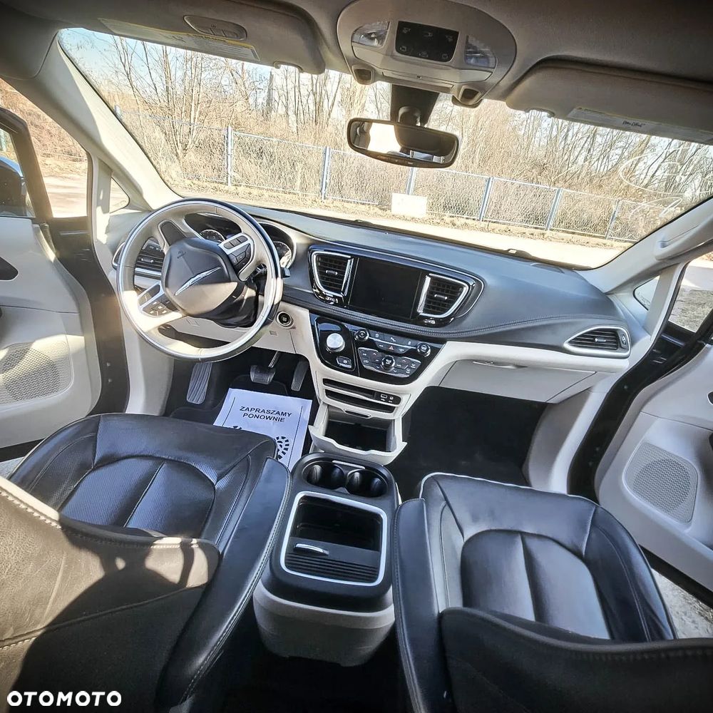 Chrysler Pacifica - 11