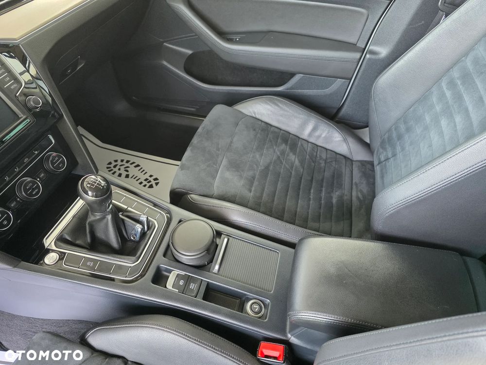 Volkswagen Passat - 24