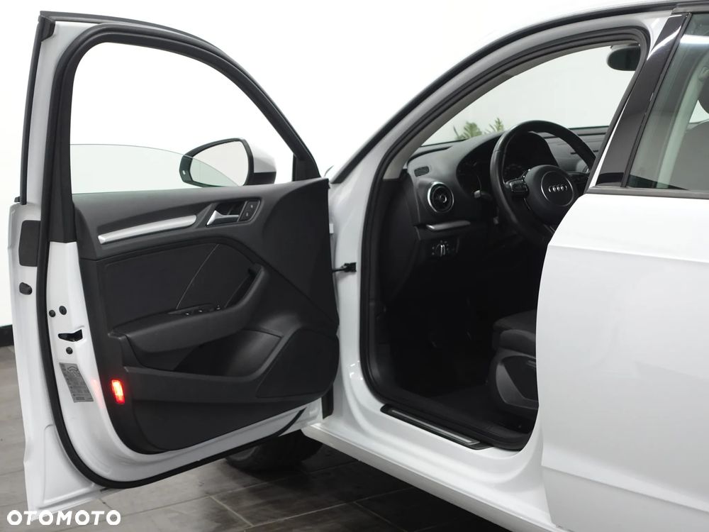 Audi A3 Sportback 2.0 TDI Ambiente - 16