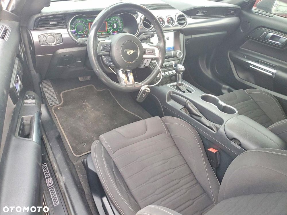 Ford Mustang - 7