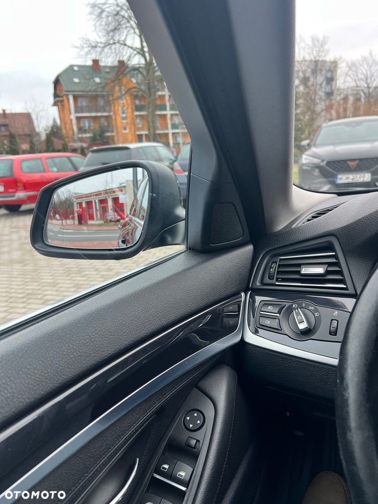 BMW Seria 5 525d xDrive - 35