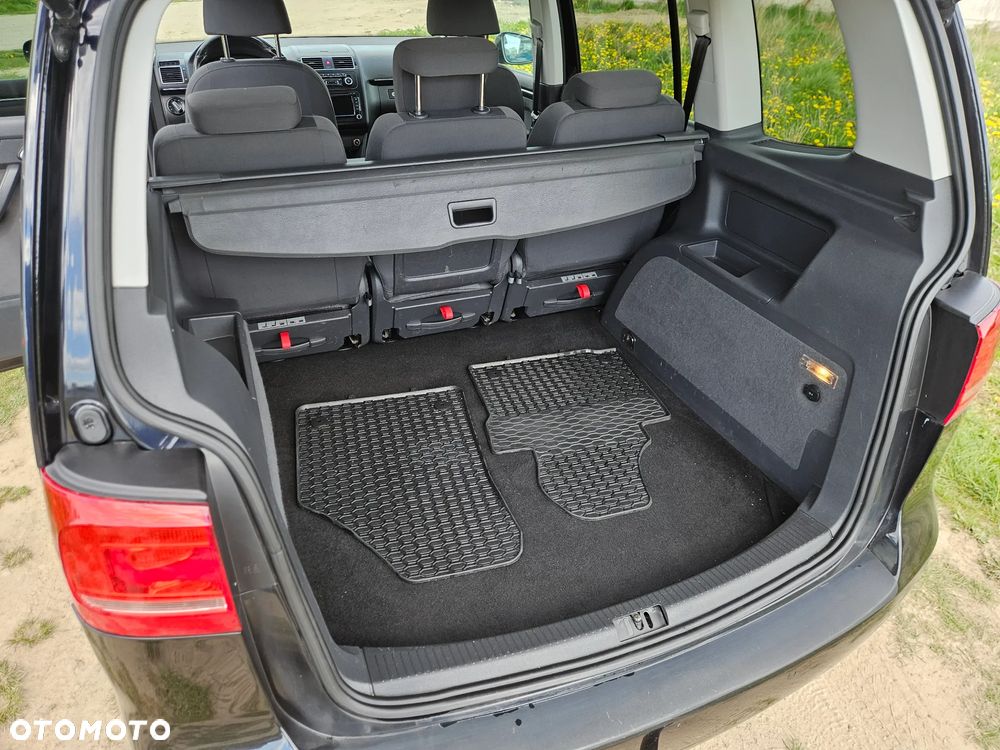 Volkswagen Touran 2.0 TDI DPF BlueMotion Technology Highline - 15