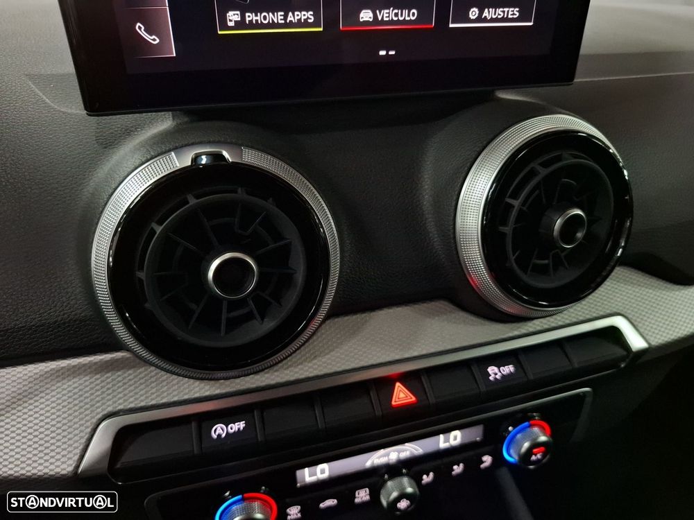 Audi Q2 30 TFSI SE Business - 20