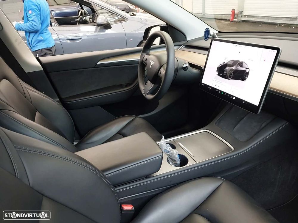 Tesla Model Y Long Range Dual Motor AWD - 9