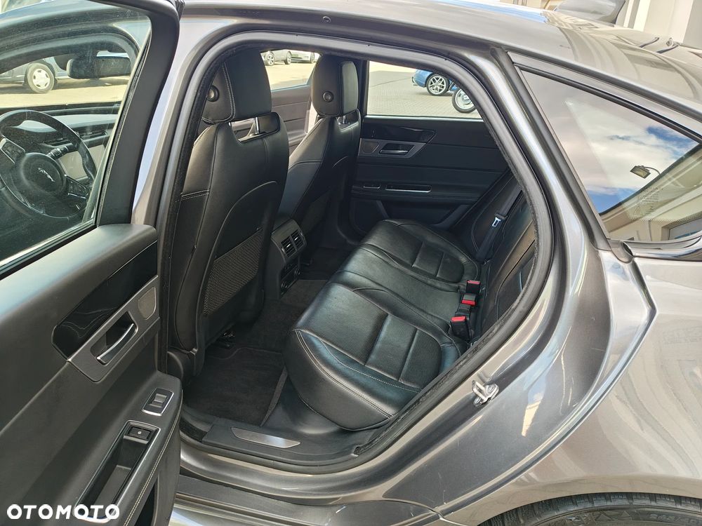 Jaguar XF 20d AWD R-Sport - 12