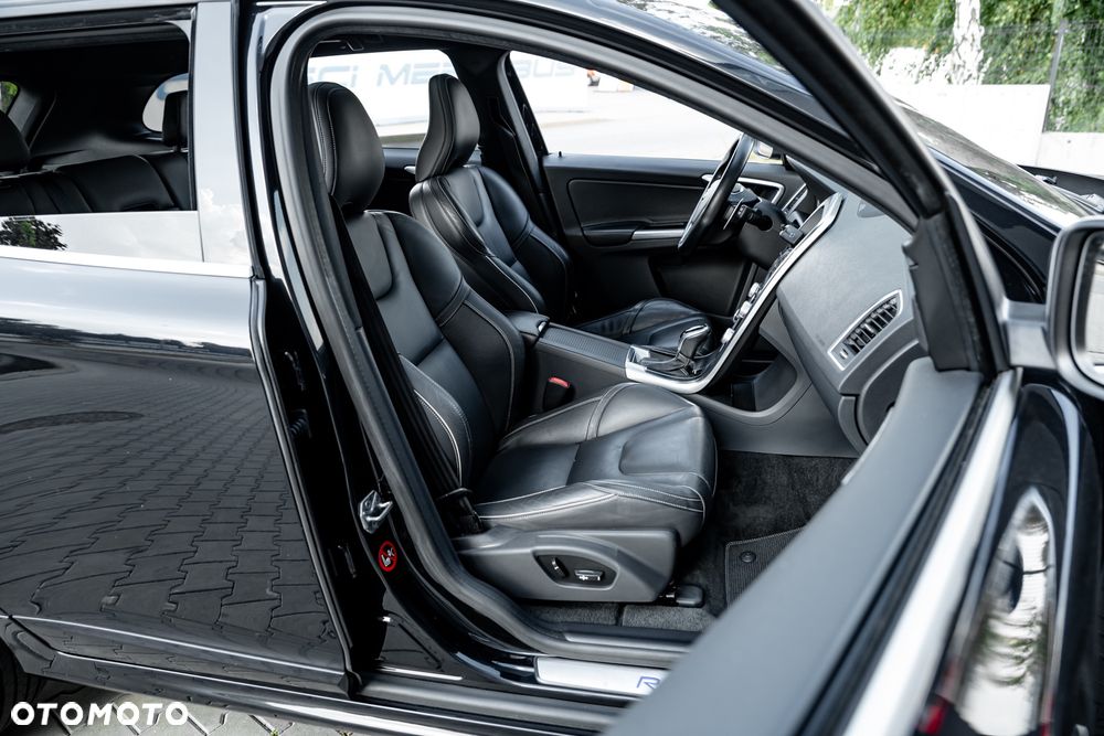 Volvo XC 60 D4 AWD Geartronic Summum - 26