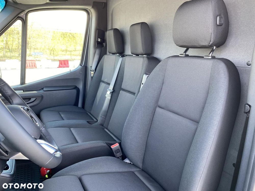 Mercedes-Benz Sprinter - 11