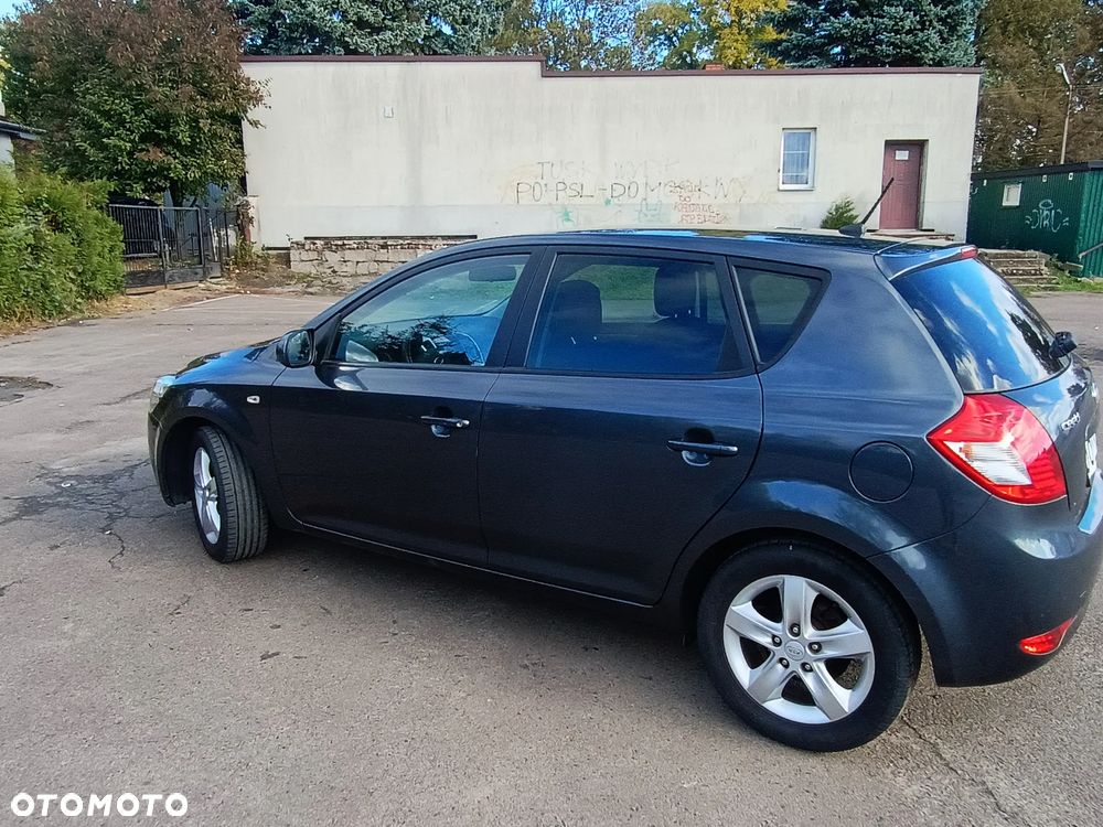 Kia Ceed - 4