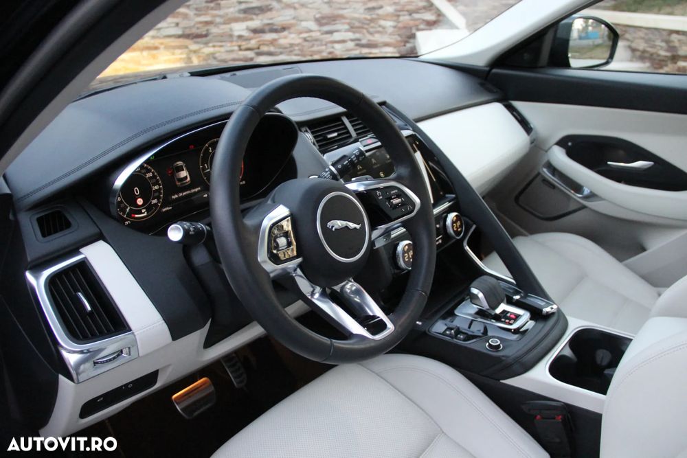 Jaguar E-Pace - 12