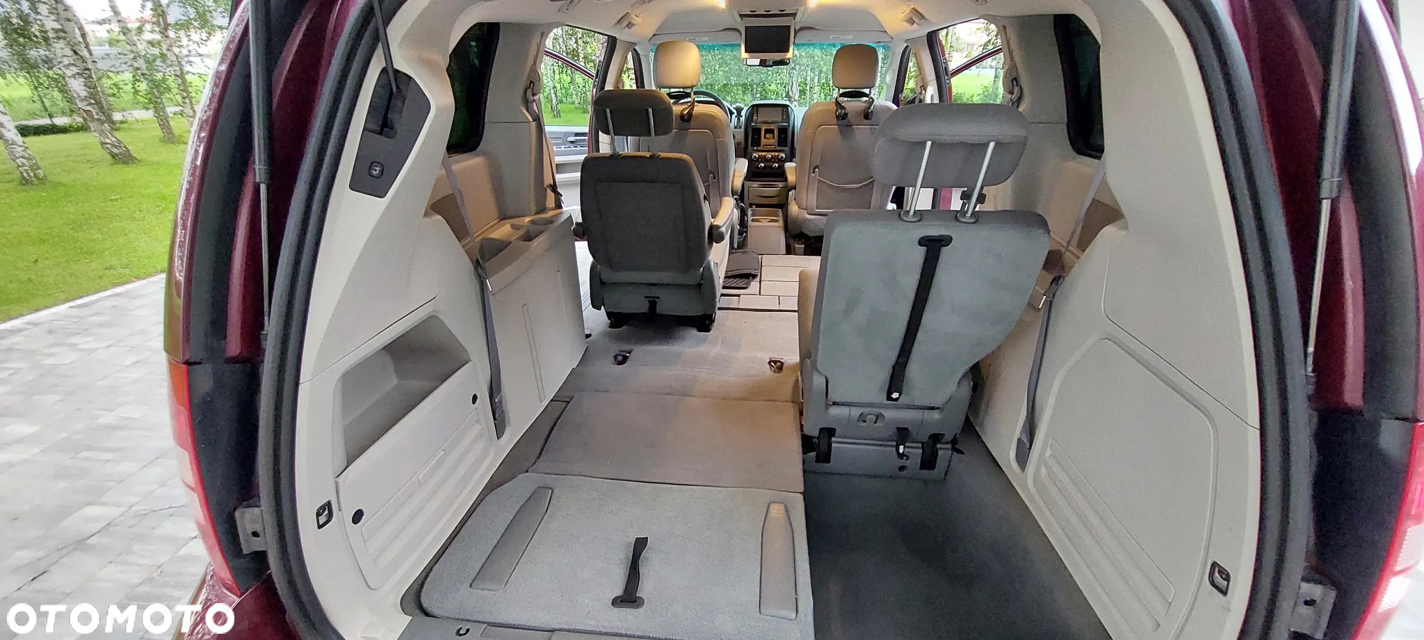 Dodge Caravan - 8