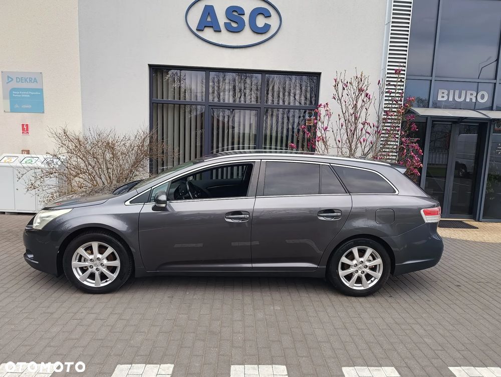 Toyota Avensis 2.0 Sol plus - 2