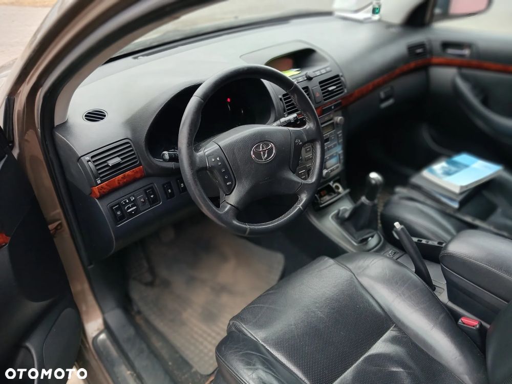 TOYOTA AVENSIS T25 2.0 D4D LAK. LA16 CAŁA NA CZĘŚCI CZESCI - 4