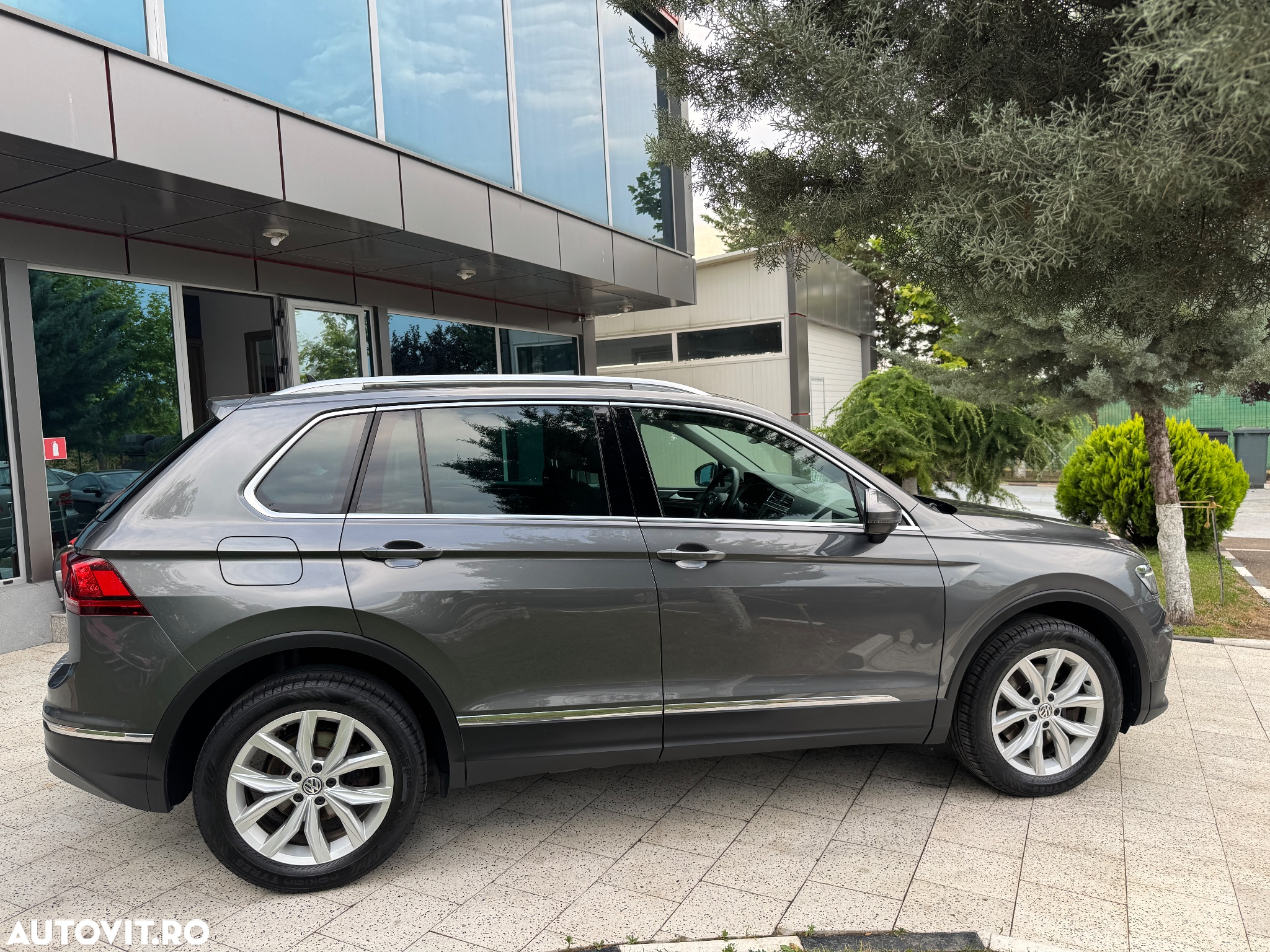 Volkswagen Tiguan 2.0 TDI 4Mot DSG Comfortline - 24